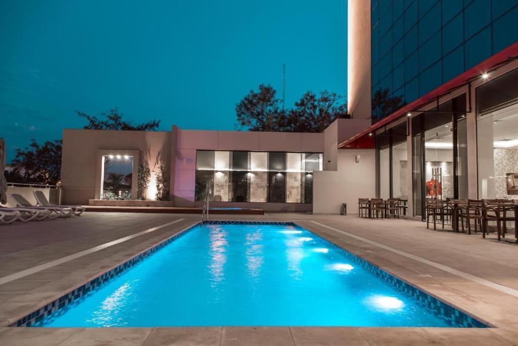 Carnaval Hotel Casino Энкарнасьон Экстерьер фото Hotel's pool