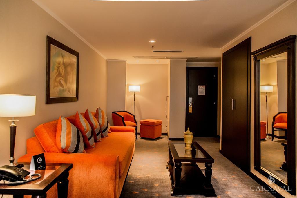 Carnaval Hotel Casino Энкарнасьон Экстерьер фото A suite at the hotel