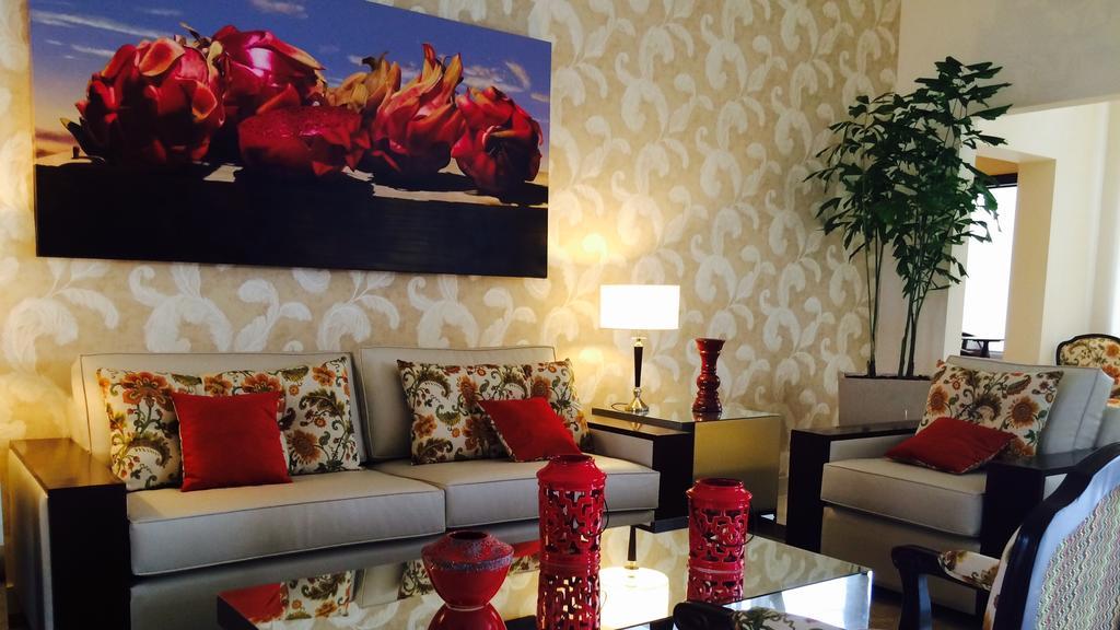 Carnaval Hotel Casino Энкарнасьон Экстерьер фото A staged home for sale