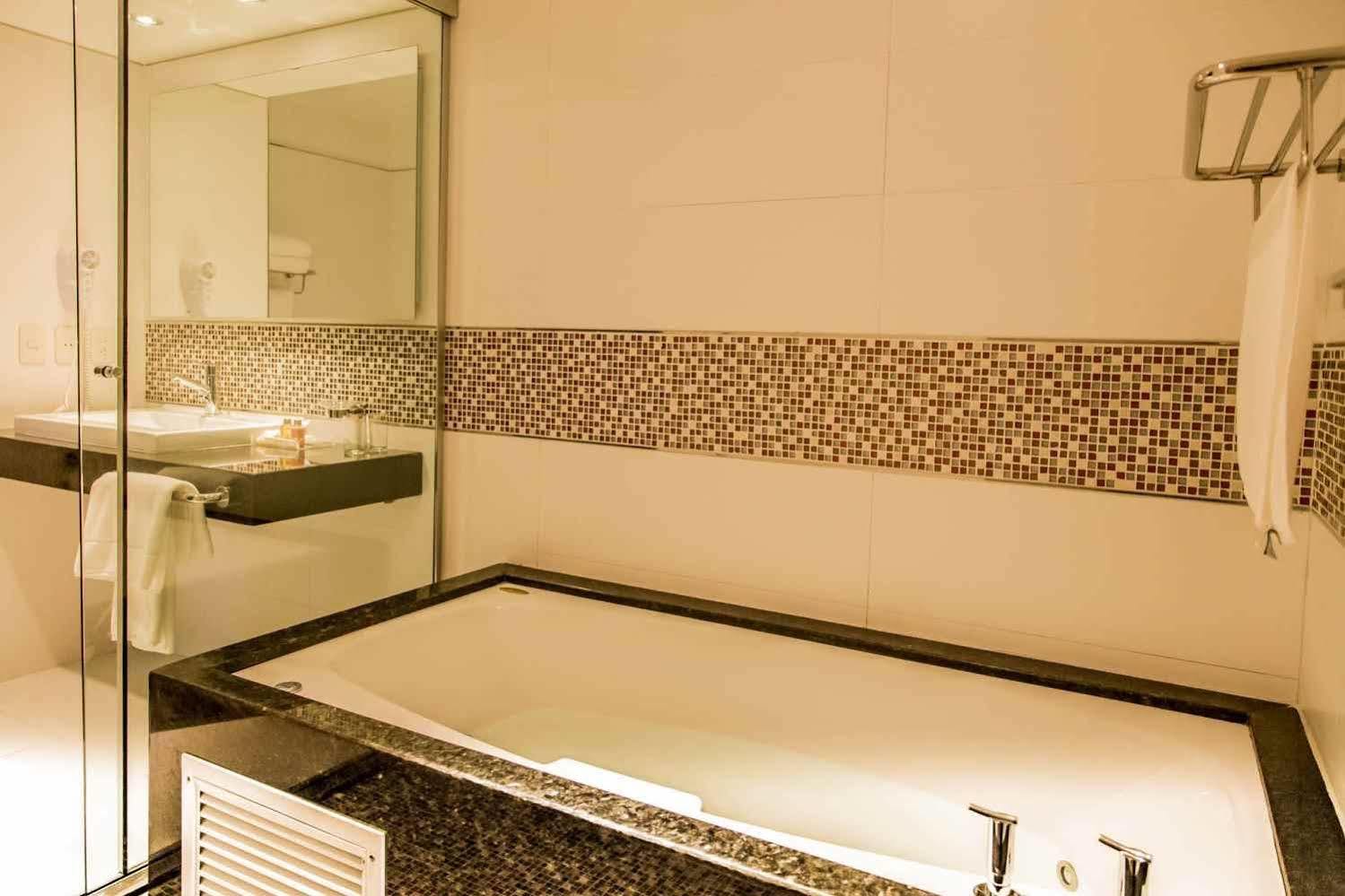 Carnaval Hotel Casino Энкарнасьон Экстерьер фото Bathroom